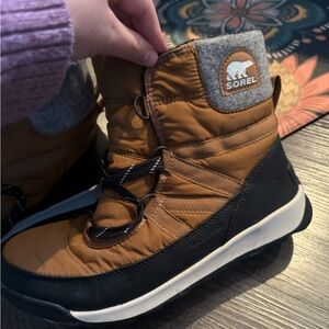 Sorel Women's Tan and Black Winter Boots